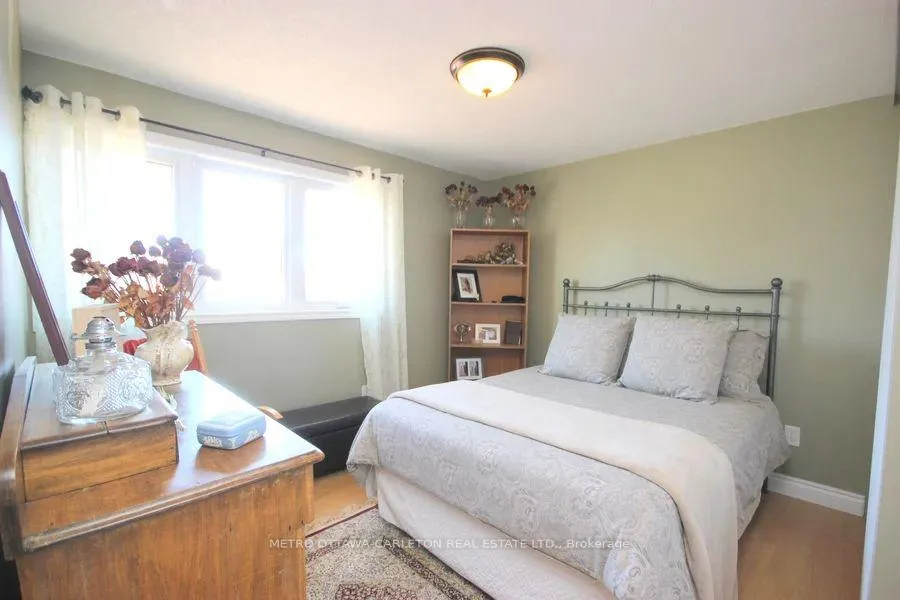 Photo 7 of 18 Chickasaw Crescent, Ottawa, Kanata - Bridlewood — HOMEH