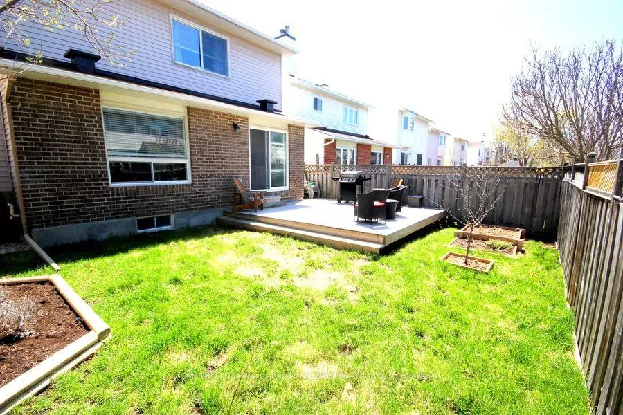 Photo 9 of 18 Chickasaw Crescent, Ottawa, Kanata - Bridlewood — HOMEH