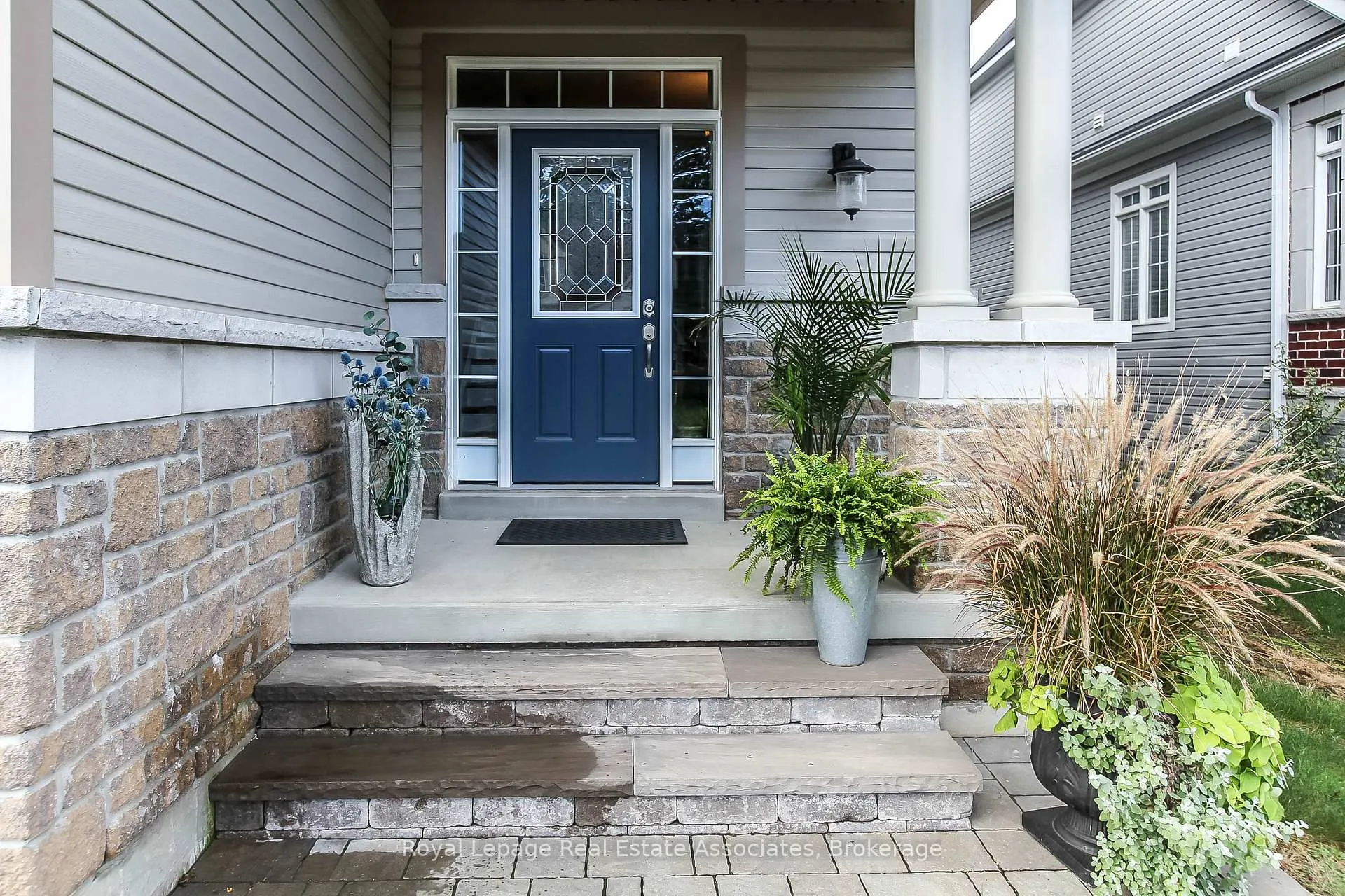 Photo 2 of 139 White Sands Way, Wasaga Beach — HOMEH