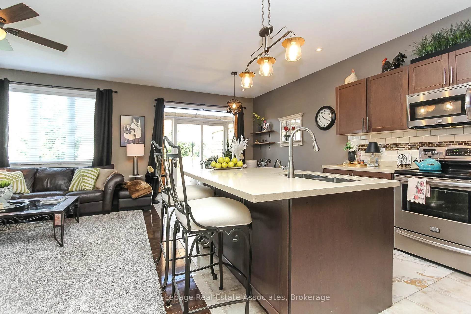 Photo 10 of 139 White Sands Way, Wasaga Beach — HOMEH