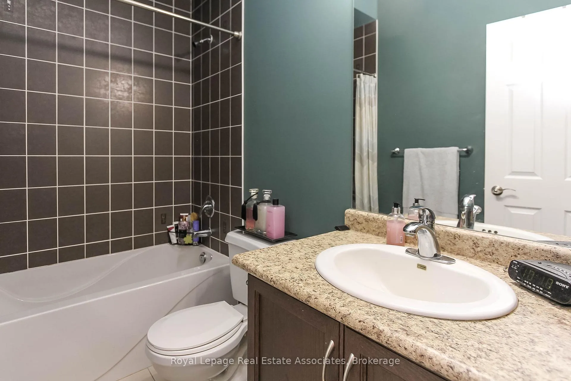 Photo 12 of 139 White Sands Way, Wasaga Beach — HOMEH