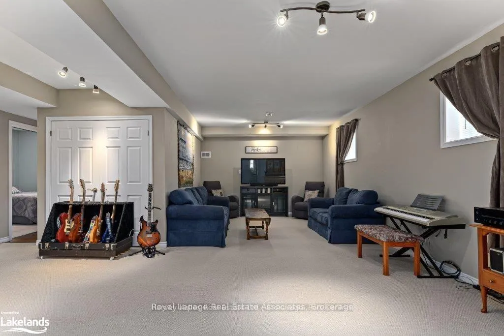 Photo 16 of 139 White Sands Way, Wasaga Beach — HOMEH
