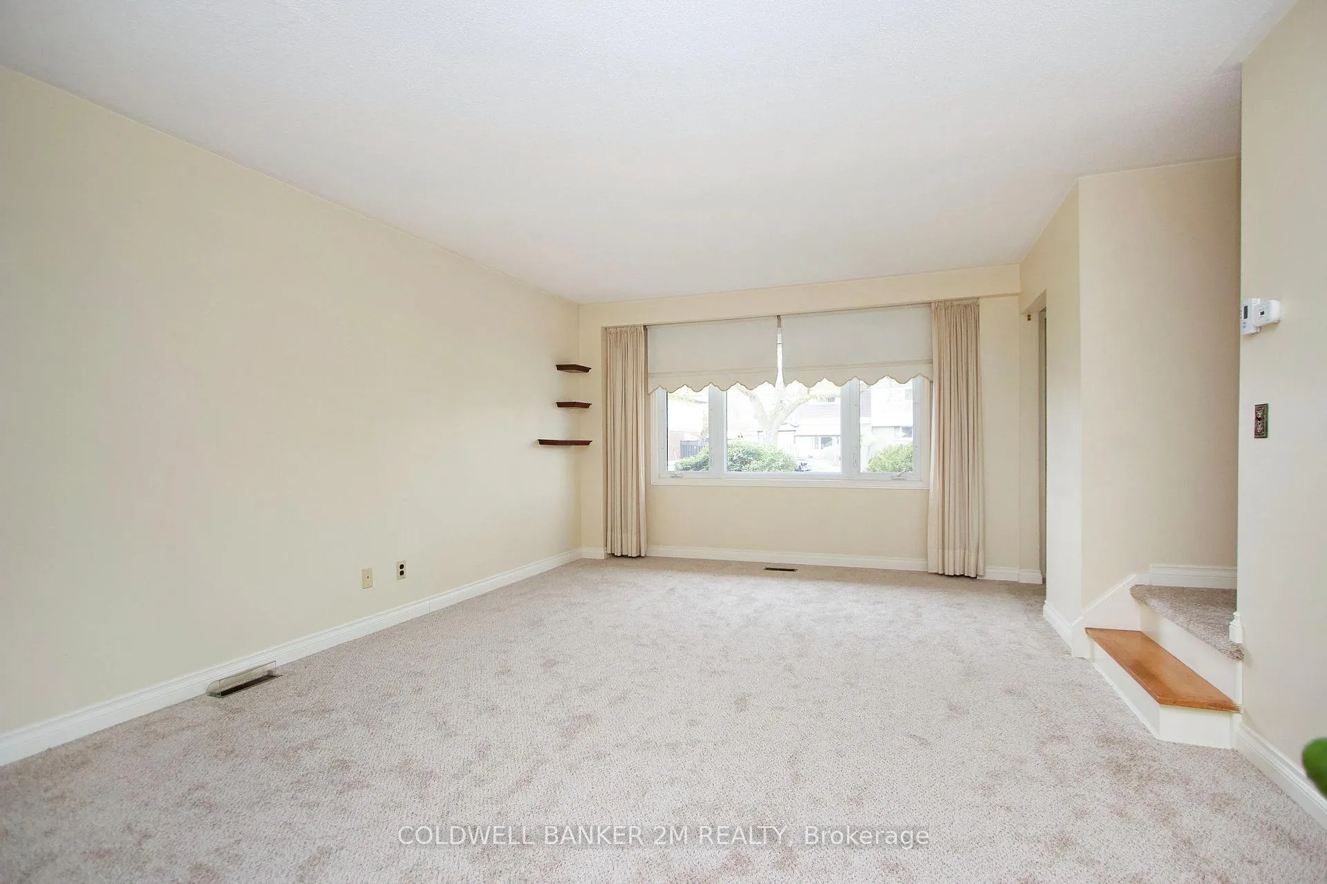 Photo 5 of 315 Durham Court, Oshawa, Vanier — HOMEH