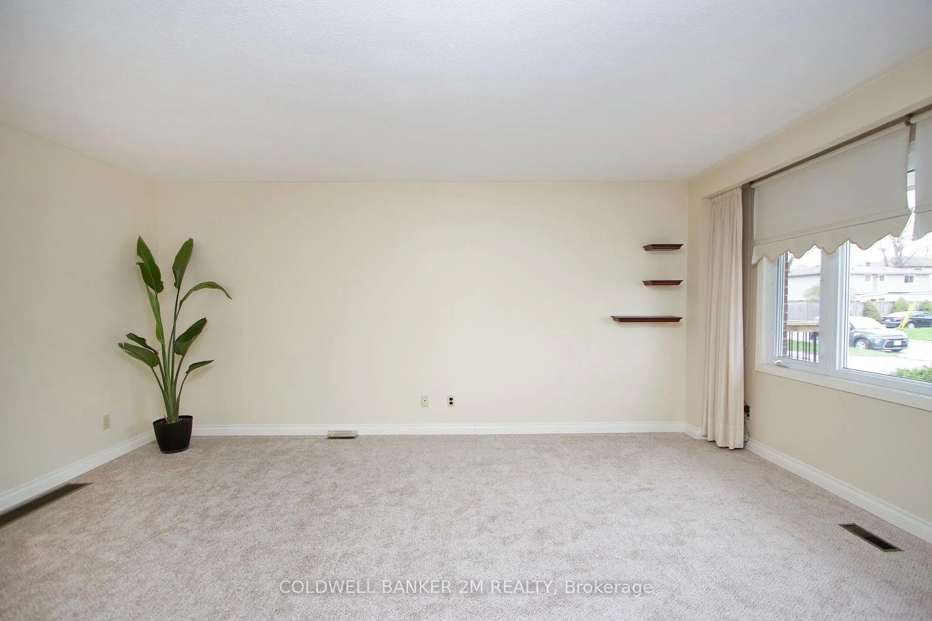 Photo 8 of 315 Durham Court, Oshawa, Vanier — HOMEH