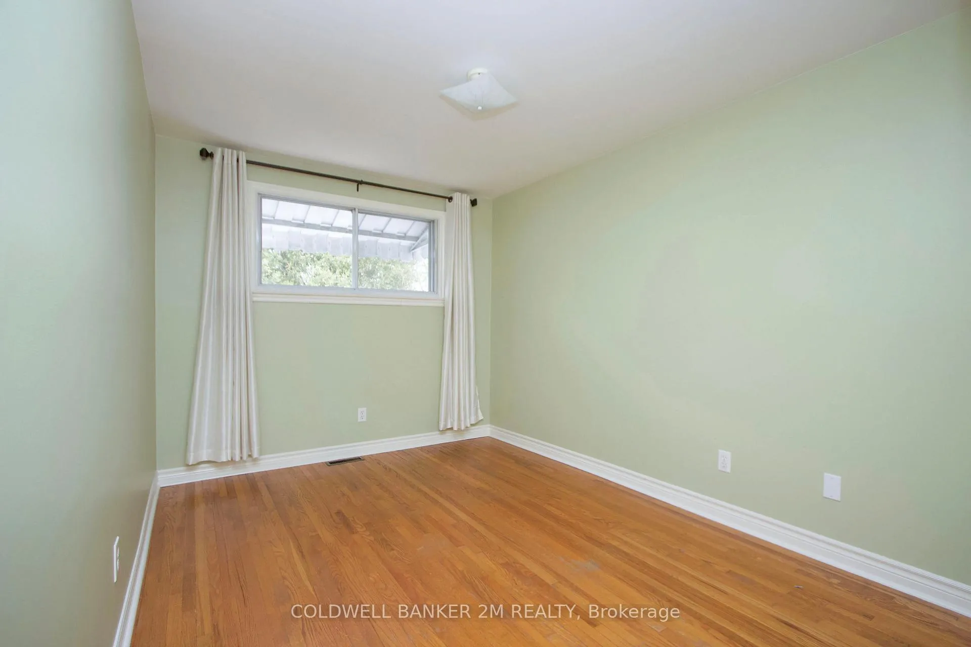 Photo 15 of 315 Durham Court, Oshawa, Vanier — HOMEH