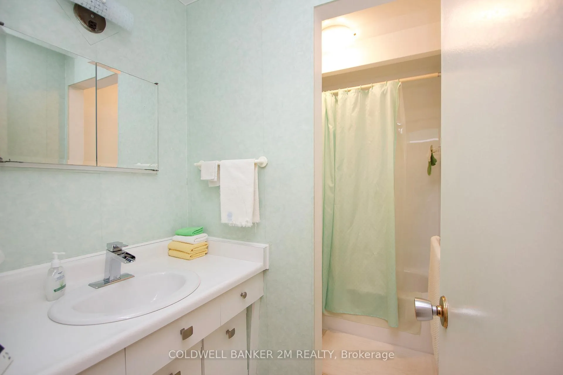 Photo 21 of 315 Durham Court, Oshawa, Vanier — HOMEH