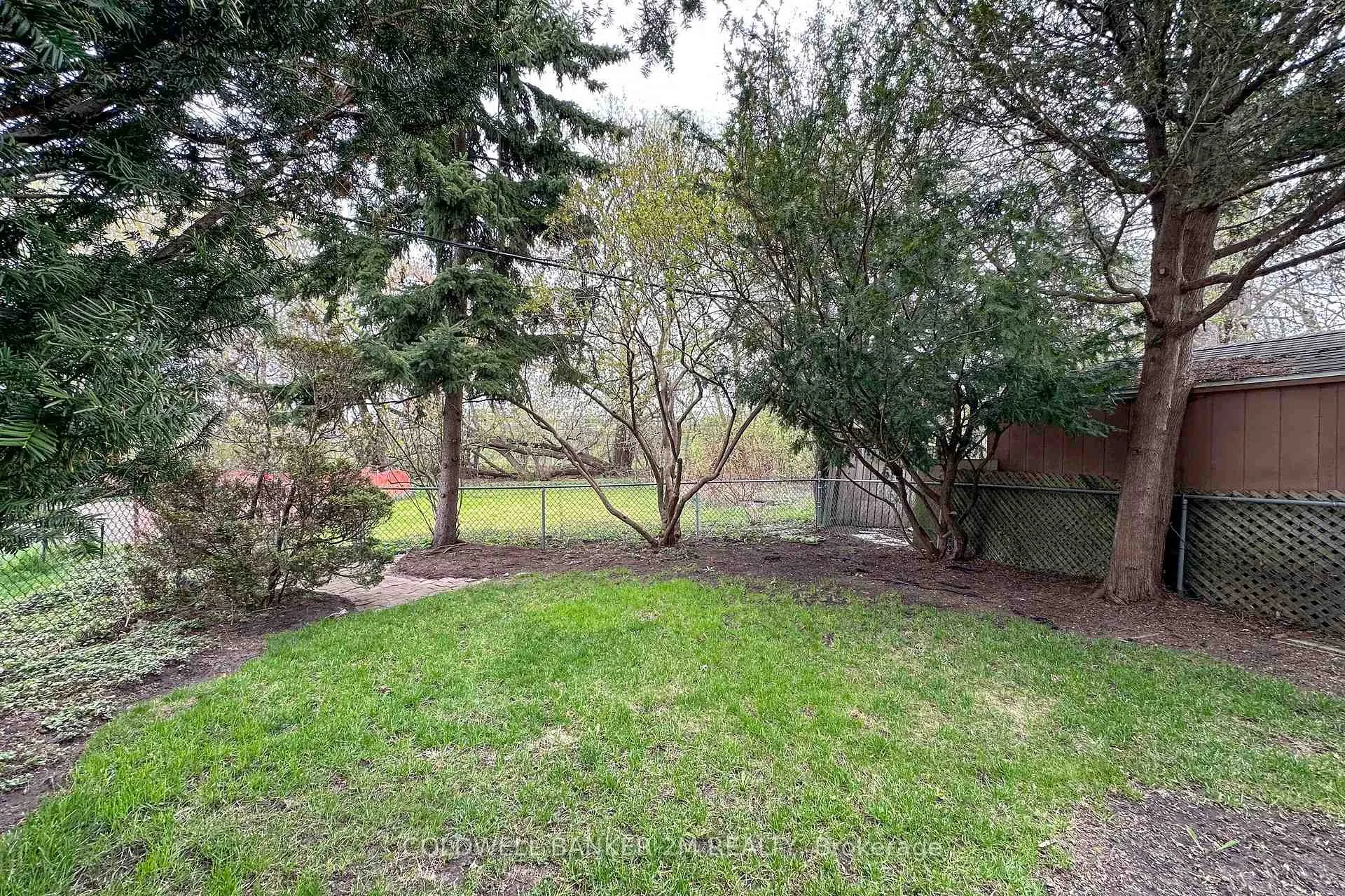 Photo 24 of 315 Durham Court, Oshawa, Vanier — HOMEH