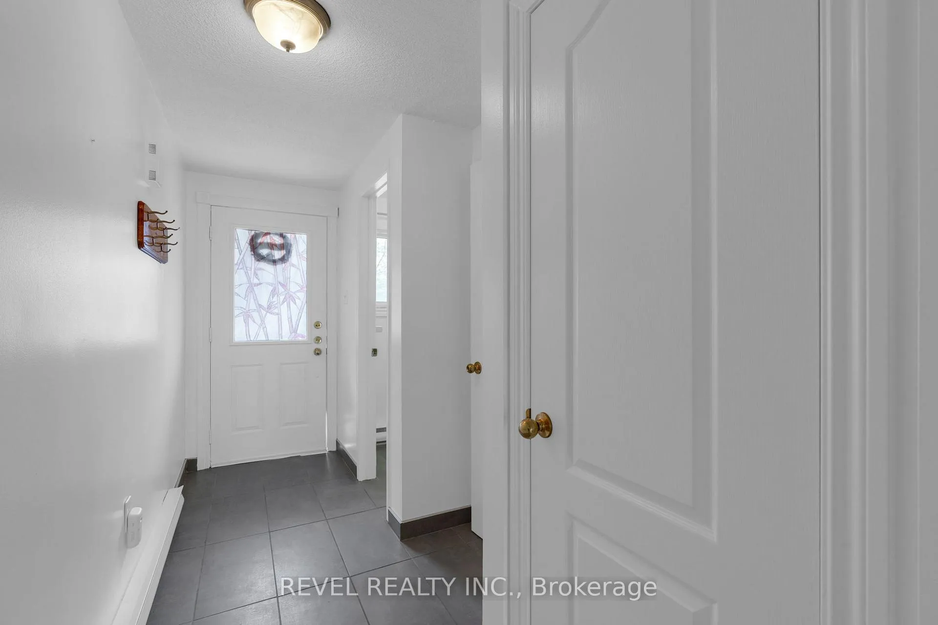 Photo 3 of 16 Quail Crescent, Barrie, Ardagh — HOMEH