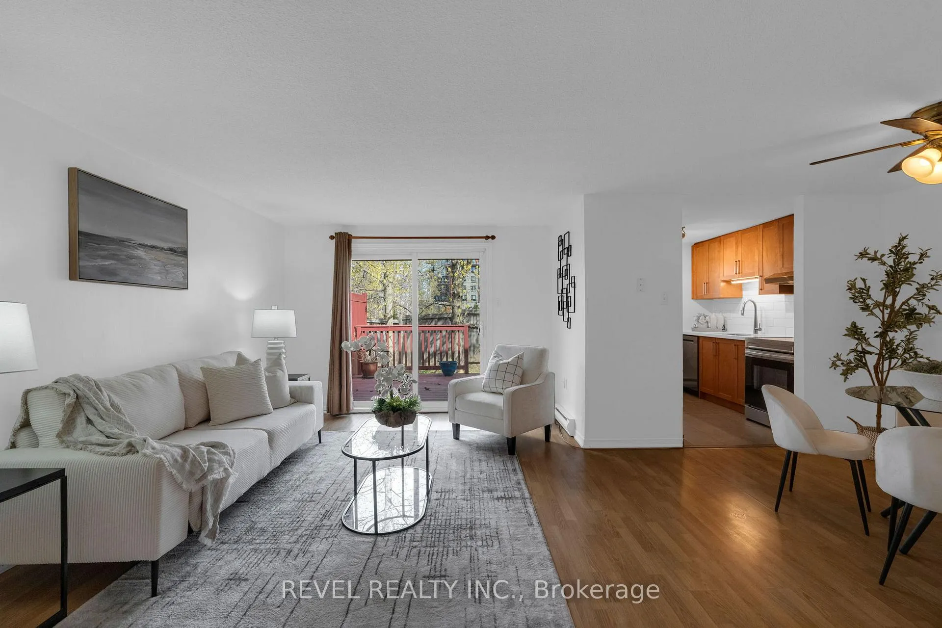 Photo 4 of 16 Quail Crescent, Barrie, Ardagh — HOMEH