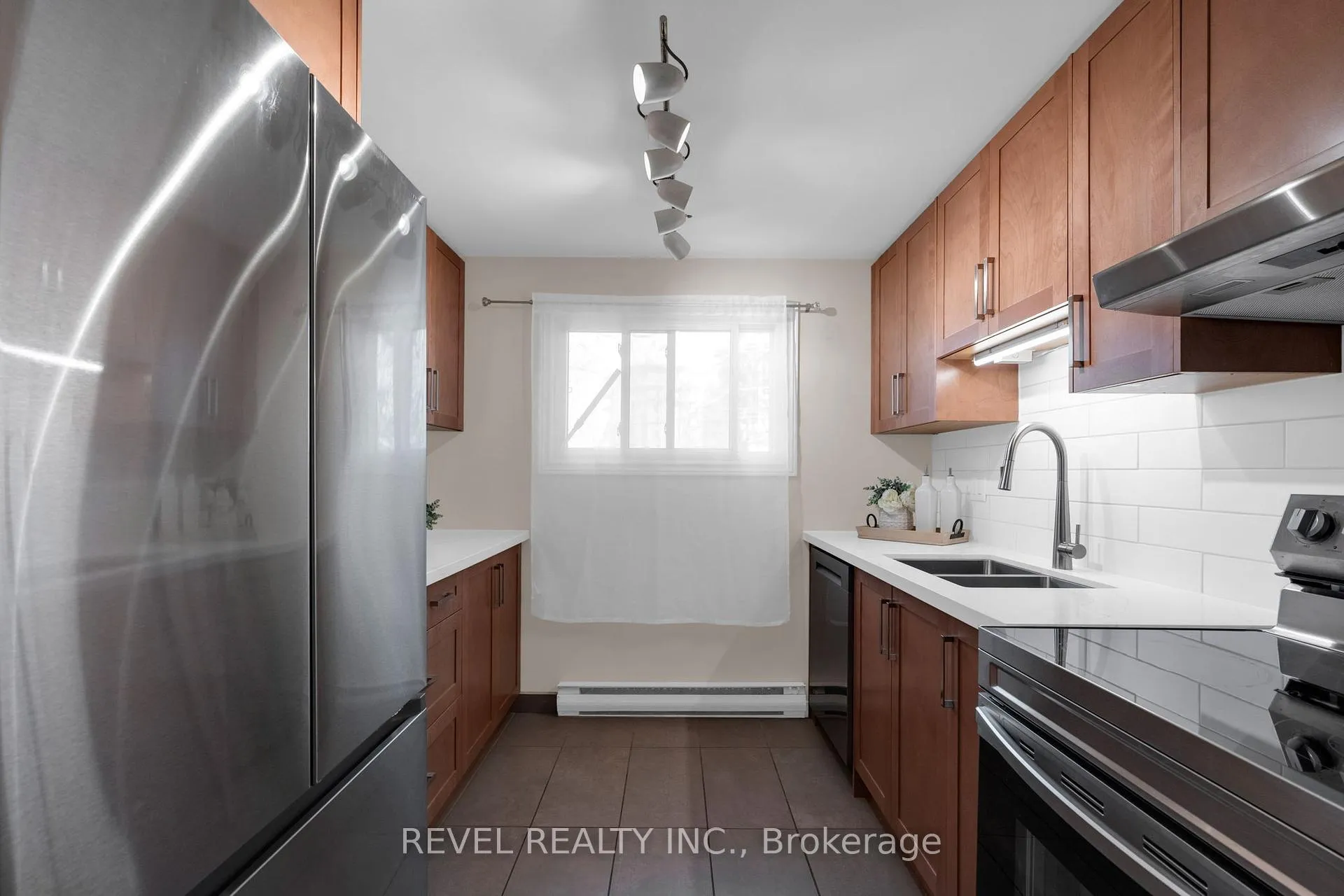 Photo 13 of 16 Quail Crescent, Barrie, Ardagh — HOMEH