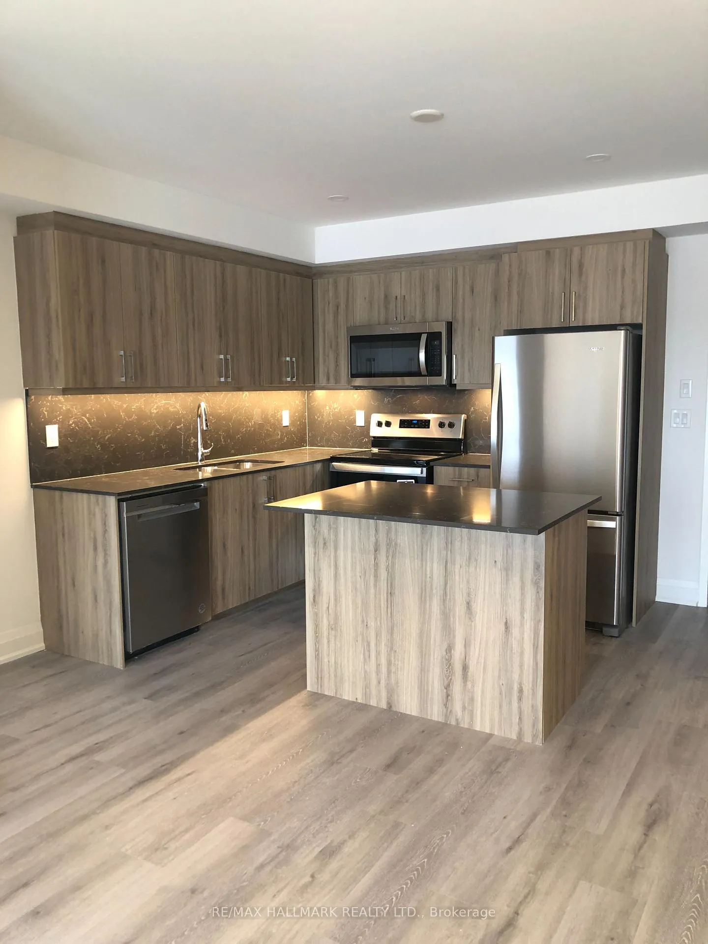 Photo 1 of Unit 602, 58 Lakeside Terrace, Barrie, Little Lake — HOMEH