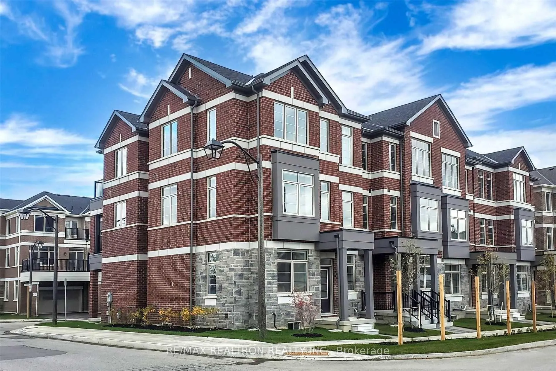 Photo 1 of 42 Stoeber Lane, Markham, Box Grove — HOMEH
