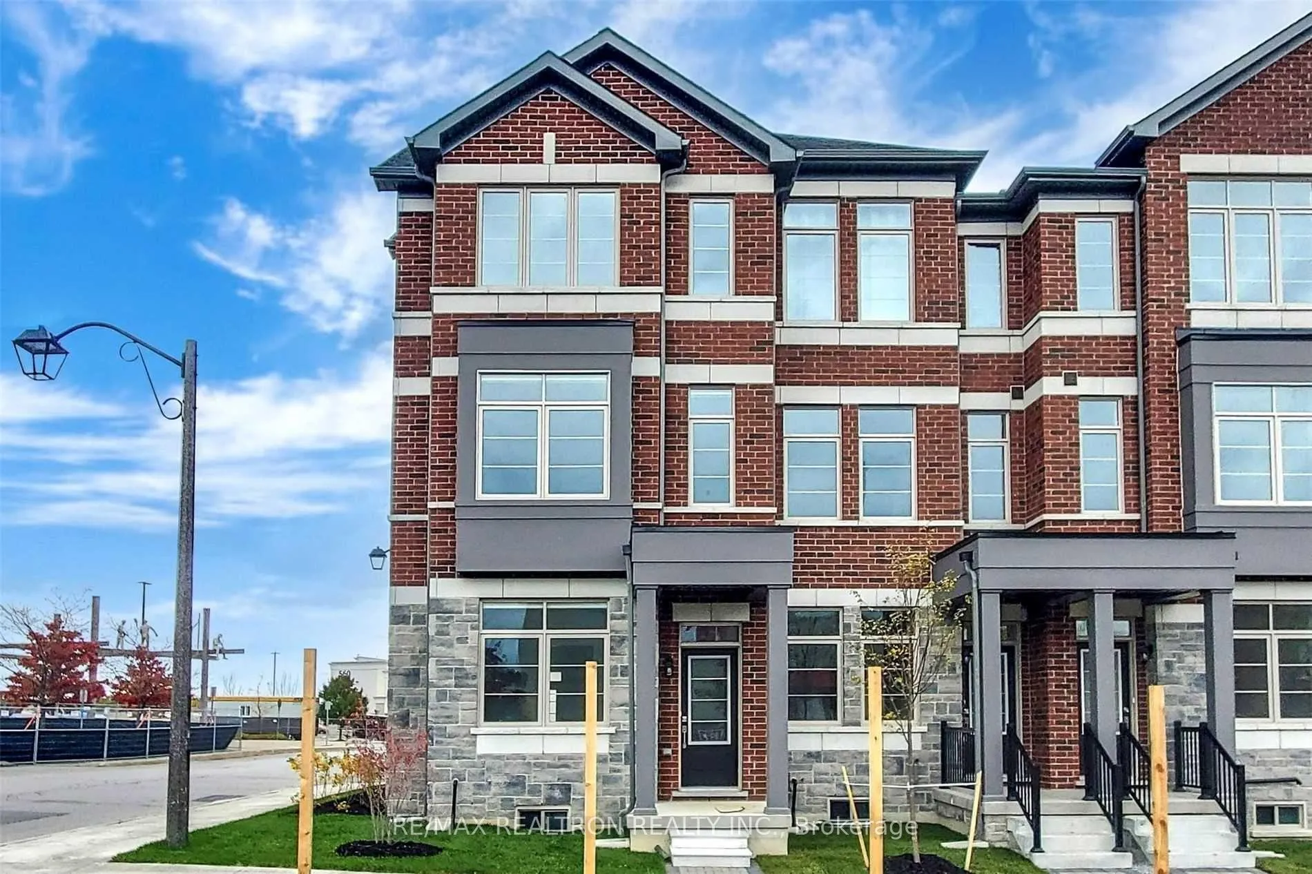Photo 2 of 42 Stoeber Lane, Markham, Box Grove — HOMEH