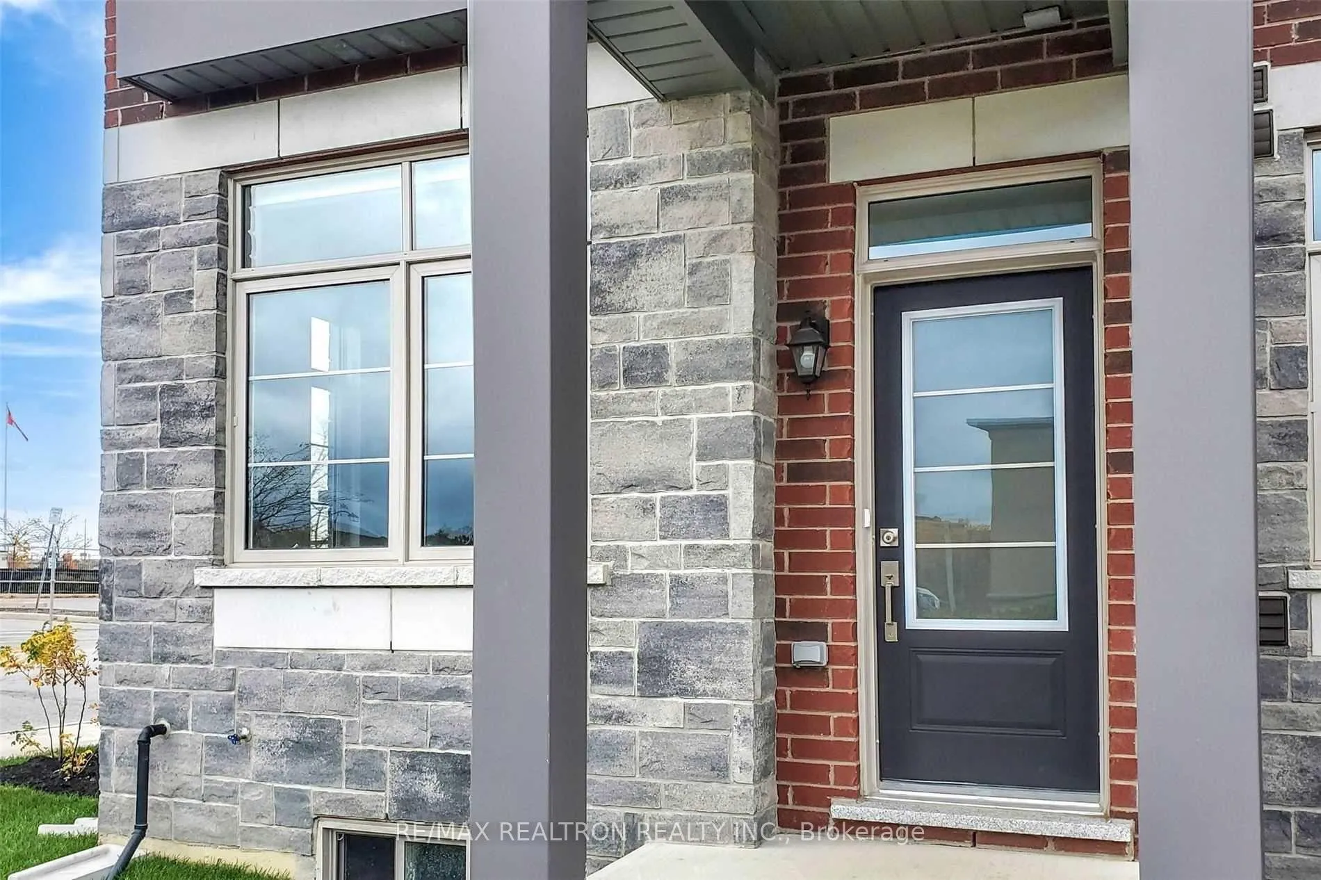 Photo 3 of 42 Stoeber Lane, Markham, Box Grove — HOMEH
