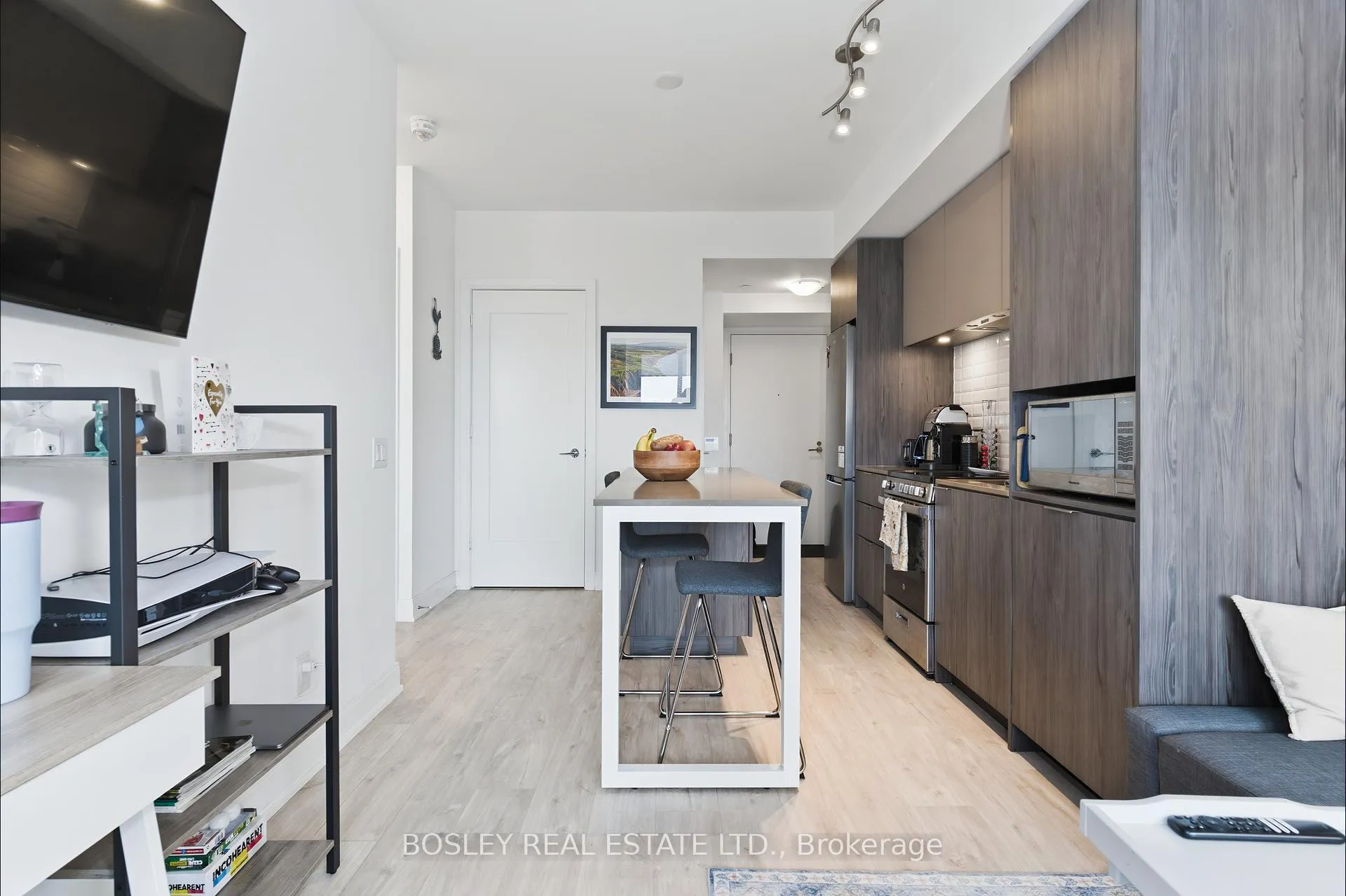 Photo 2 of Unit 1410, 70 Annie Craig Drive, Etobicoke, Mimico — HOMEH