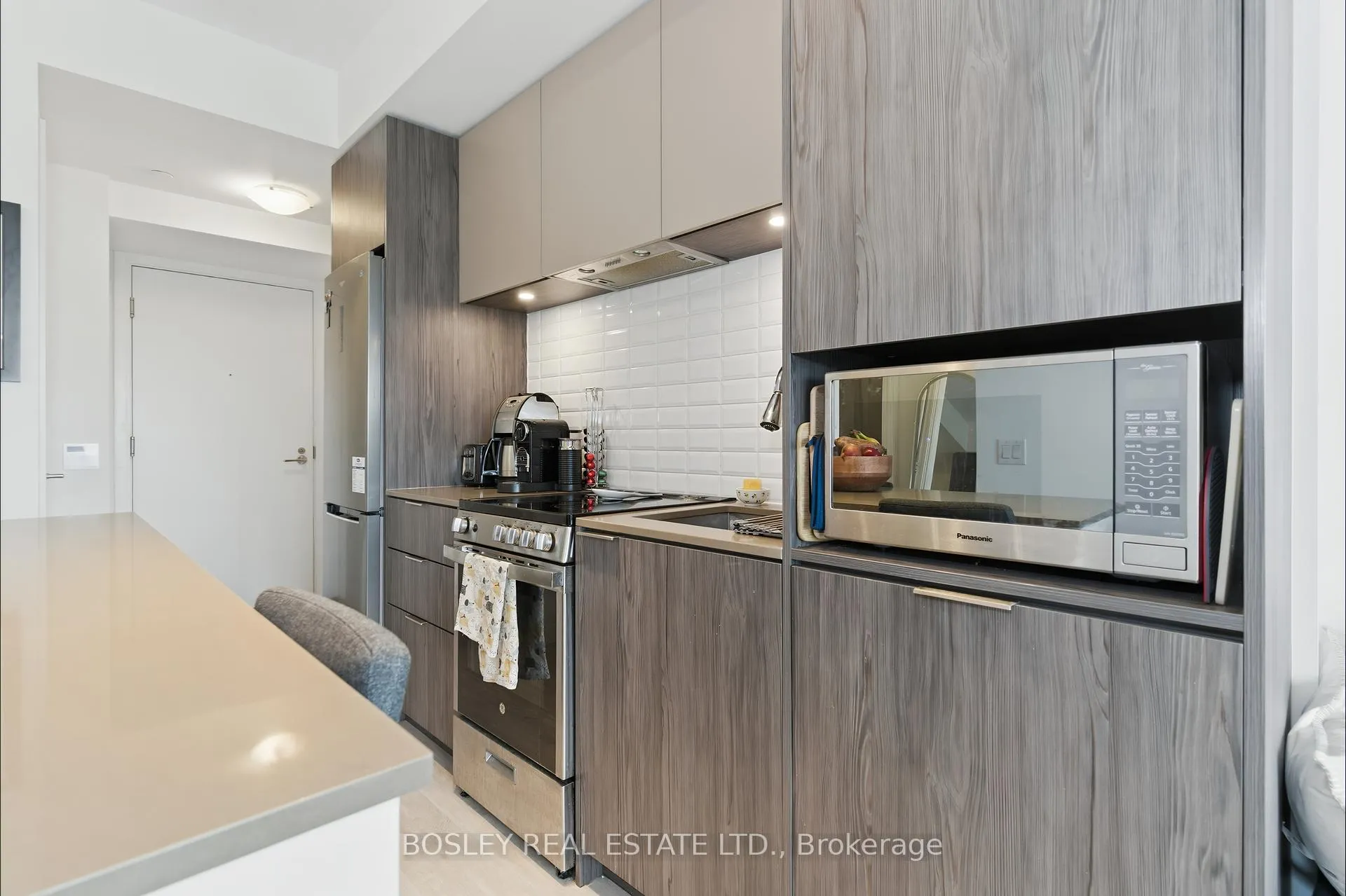 Photo 6 of Unit 1410, 70 Annie Craig Drive, Etobicoke, Mimico — HOMEH