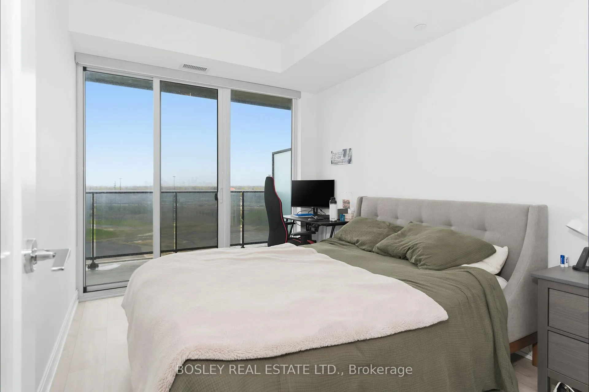 Photo 11 of Unit 1410, 70 Annie Craig Drive, Etobicoke, Mimico — HOMEH