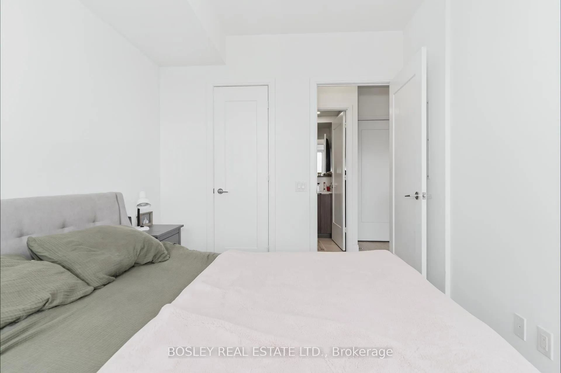 Photo 13 of Unit 1410, 70 Annie Craig Drive, Etobicoke, Mimico — HOMEH