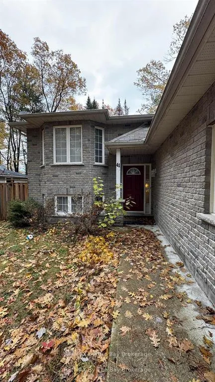 Photo 2 of 41 Melrose Avenue, Wasaga Beach — HOMEH