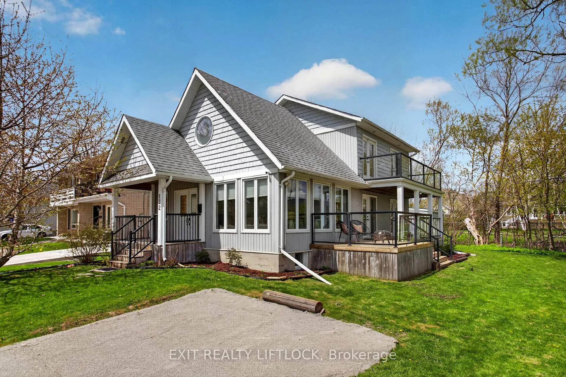 Front of 122 Fradette Avenue