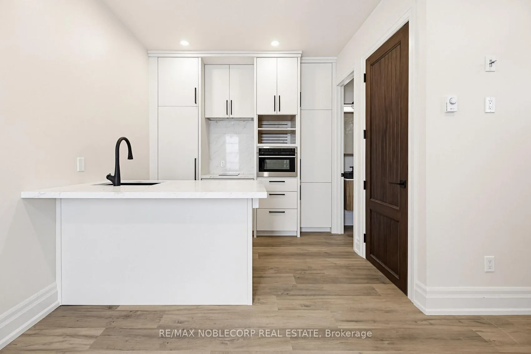 Photo 6 of Unit 5, 108 Enderby Road, Toronto, East End-Danforth — HOMEH