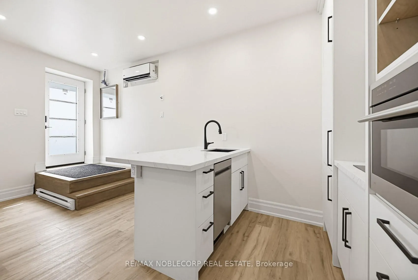 Photo 7 of Unit 5, 108 Enderby Road, Toronto, East End-Danforth — HOMEH