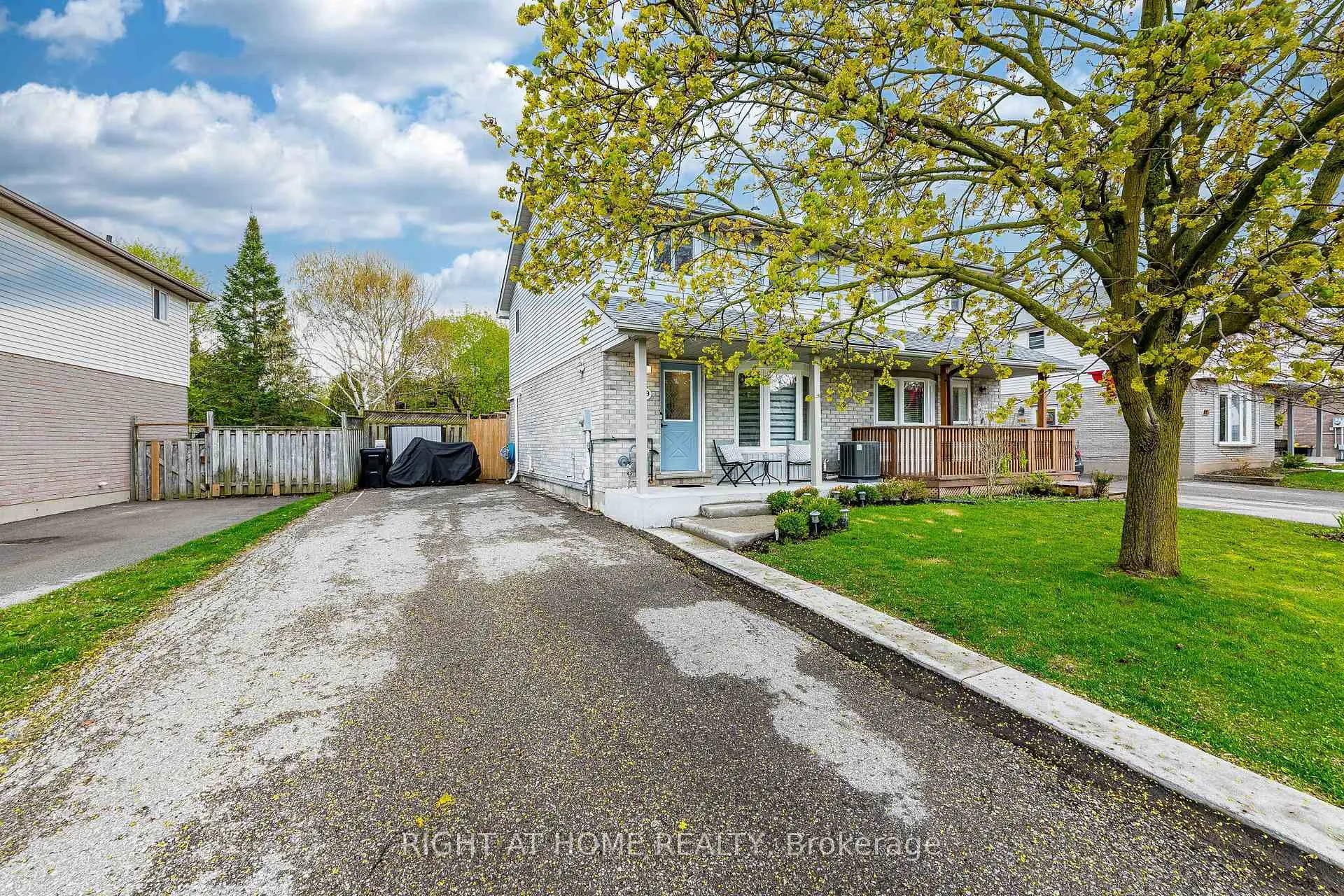 Photo 2 of 899 Elgin Street N, Cambridge — HOMEH