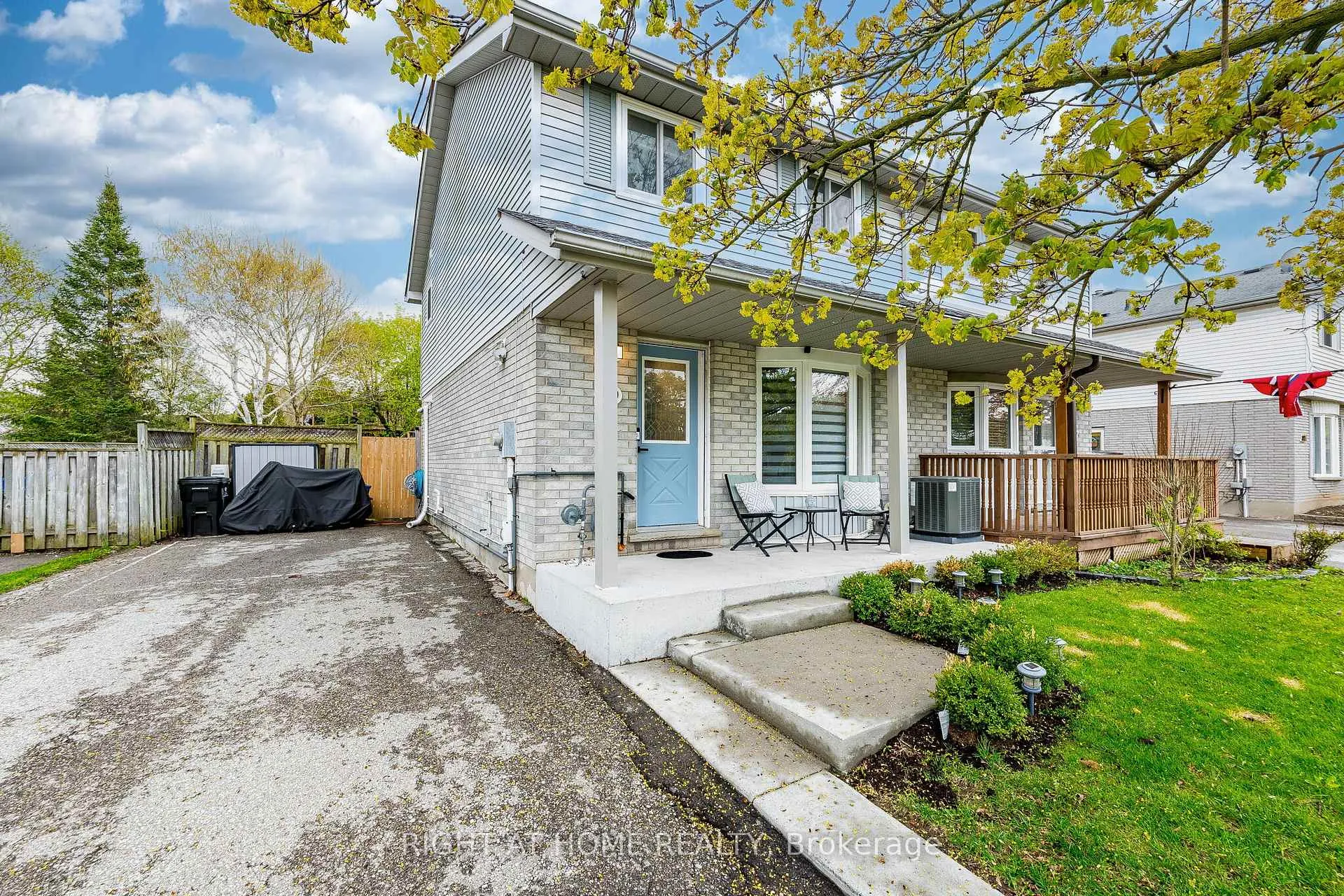 Photo 3 of 899 Elgin Street N, Cambridge — HOMEH