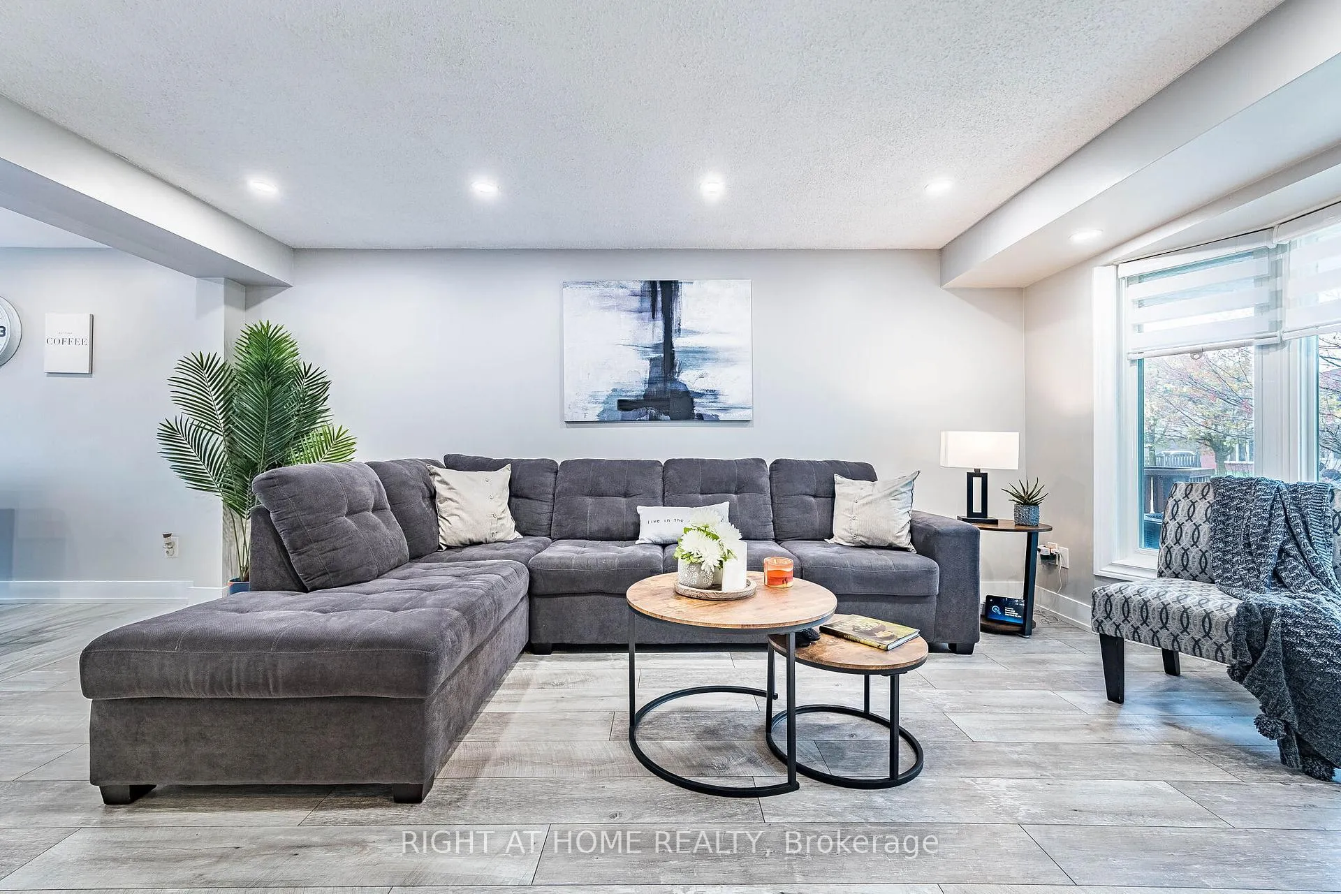 Photo 7 of 899 Elgin Street N, Cambridge — HOMEH