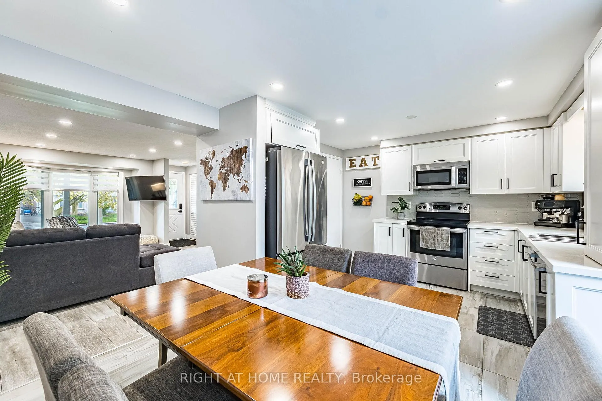 Photo 12 of 899 Elgin Street N, Cambridge — HOMEH