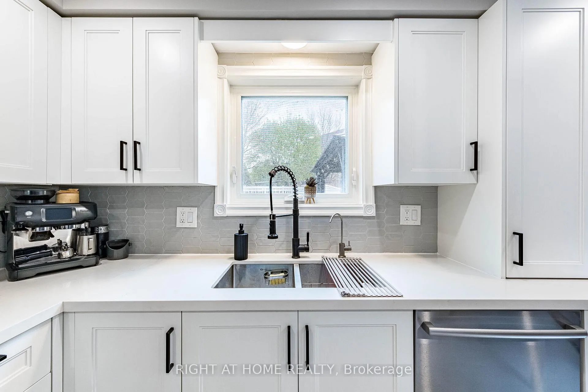 Photo 16 of 899 Elgin Street N, Cambridge — HOMEH