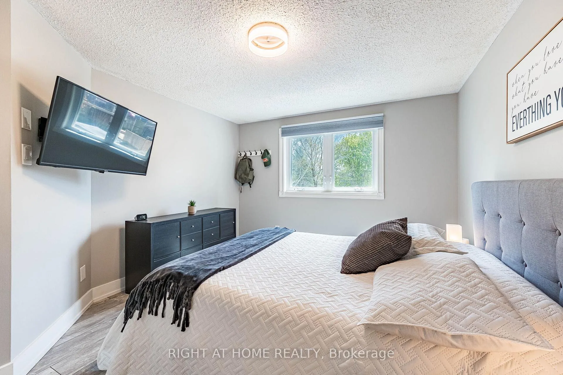 Photo 19 of 899 Elgin Street N, Cambridge — HOMEH