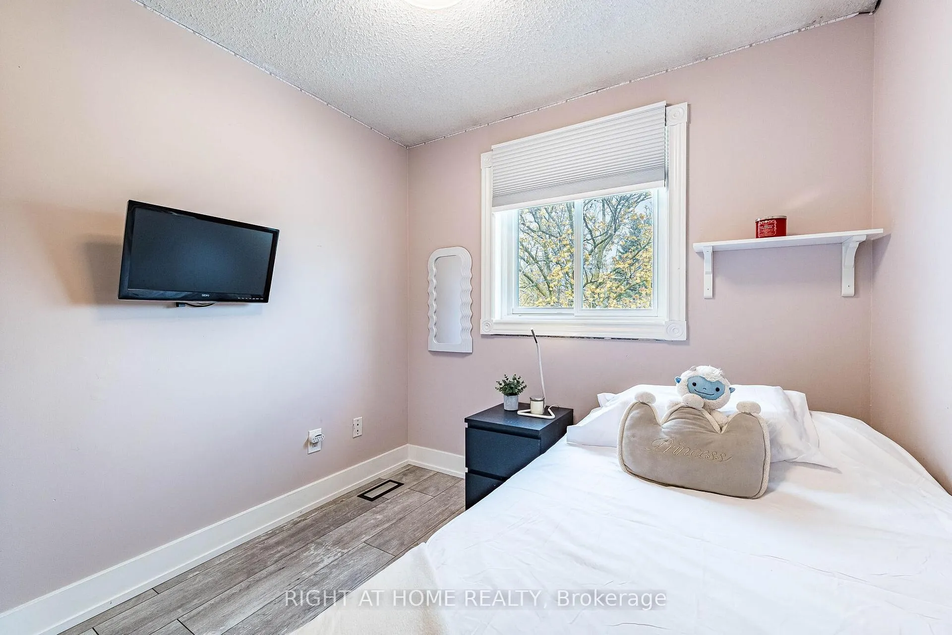 Photo 22 of 899 Elgin Street N, Cambridge — HOMEH