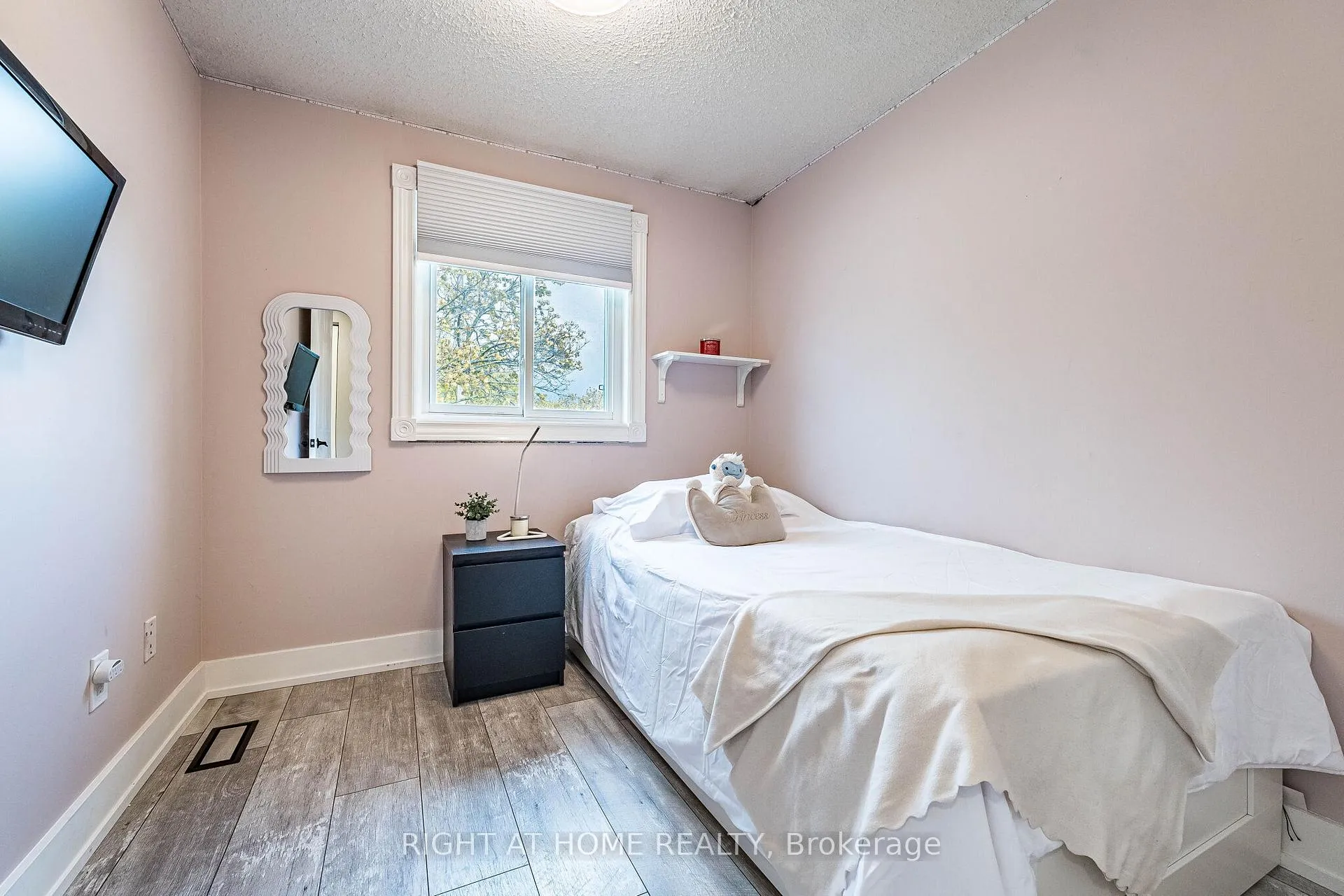 Photo 24 of 899 Elgin Street N, Cambridge — HOMEH