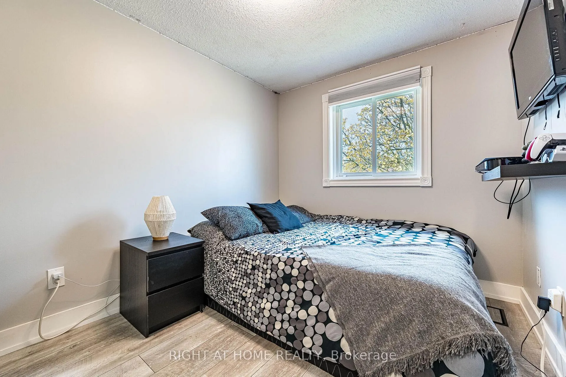 Photo 26 of 899 Elgin Street N, Cambridge — HOMEH