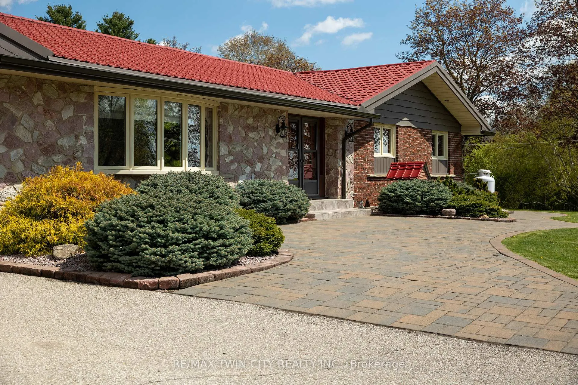 Photo 5 of 473 German School Road, Brant, South Dumfries — HOMEH