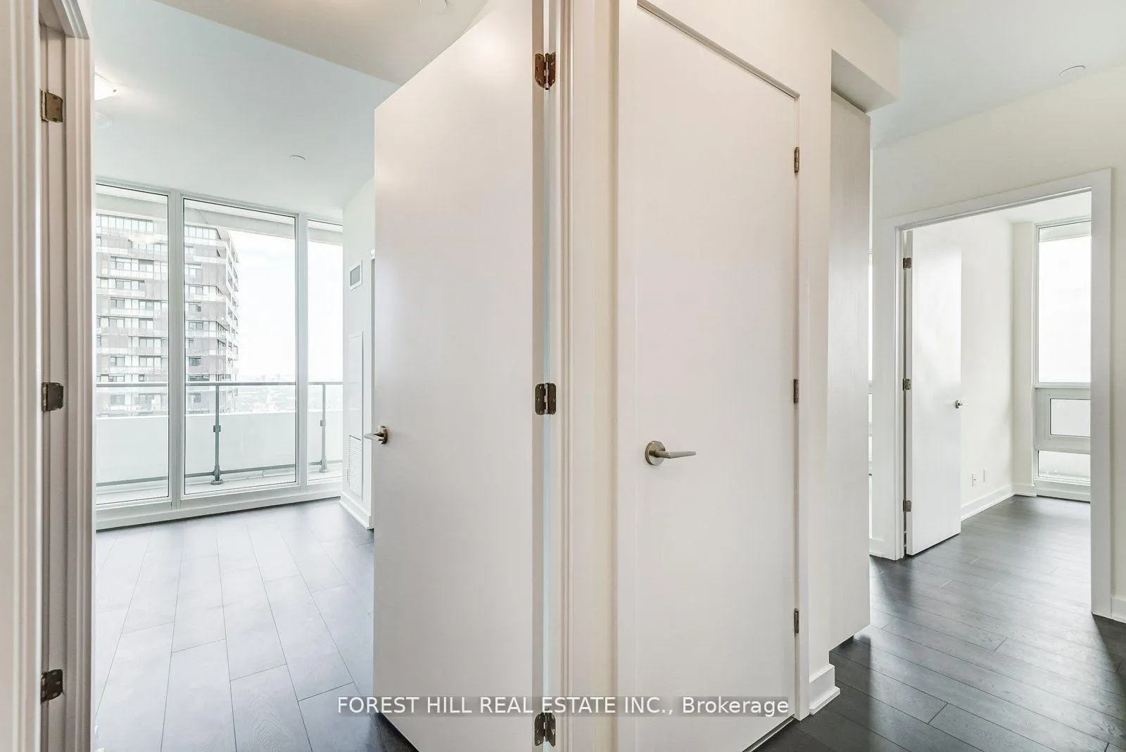 Photo 5 of Unit 4402, 2221 Yonge Street, Toronto, Mount Pleasant West — HOMEH