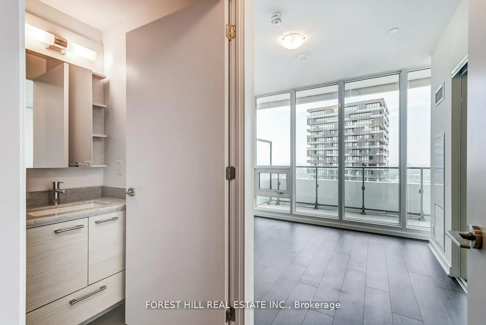 Photo 6 of Unit 4402, 2221 Yonge Street, Toronto, Mount Pleasant West — HOMEH