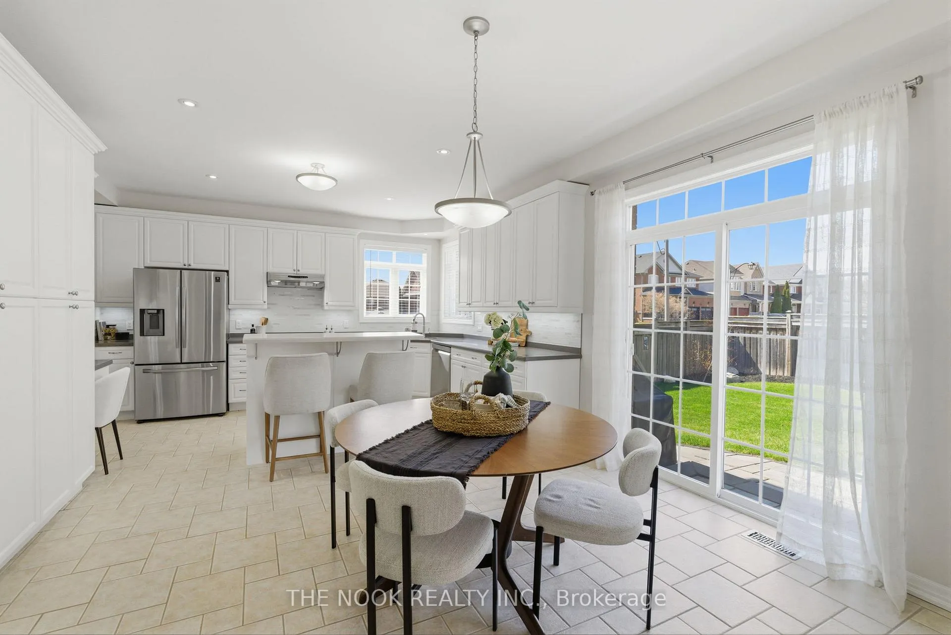 Photo 10 of 926 Red Deer Avenue, Oshawa, Taunton — HOMEH