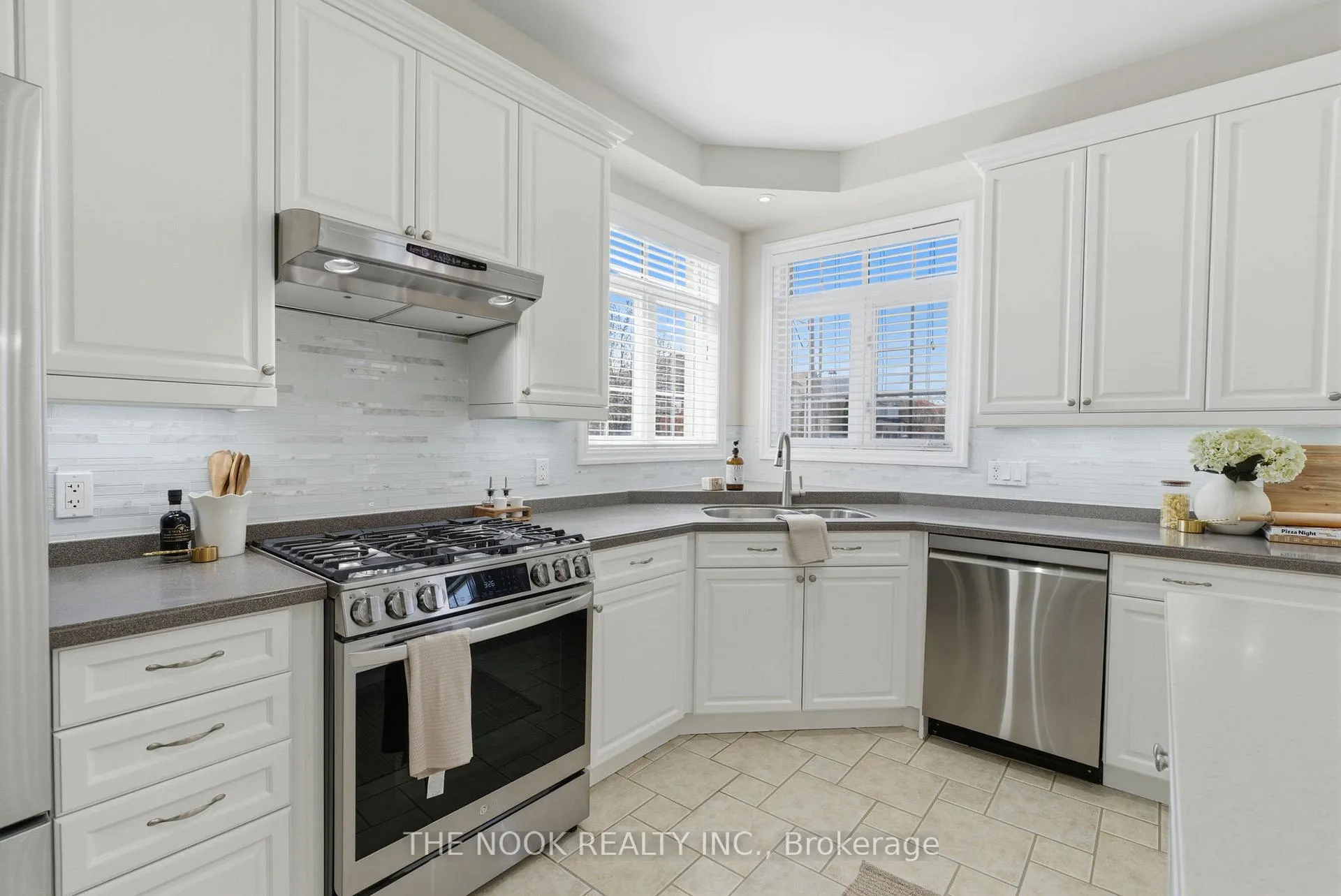 Photo 14 of 926 Red Deer Avenue, Oshawa, Taunton — HOMEH