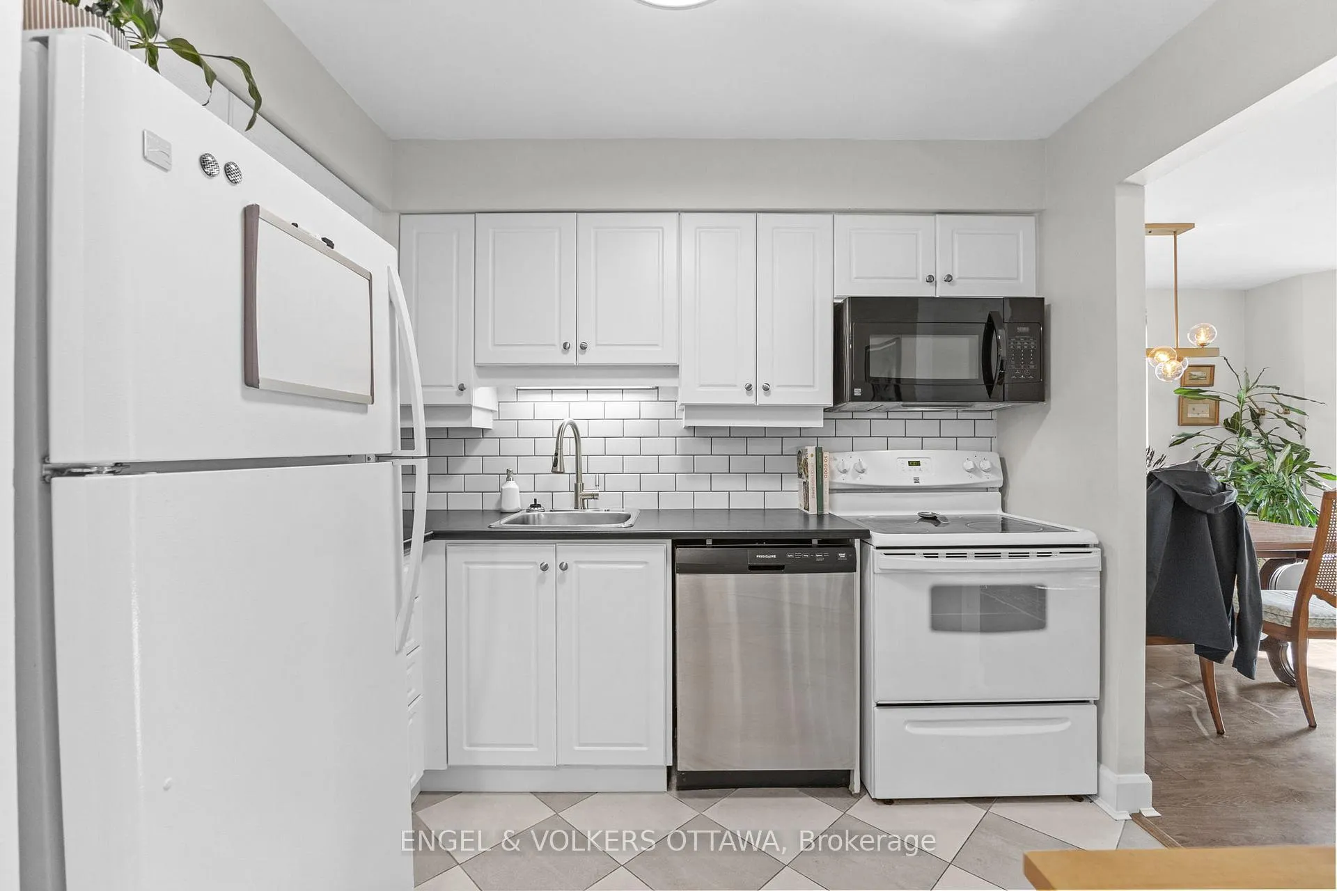 Photo 3 of Unit 101, 800 Mckellar Avenue, Ottawa, Carlingwood — HOMEH