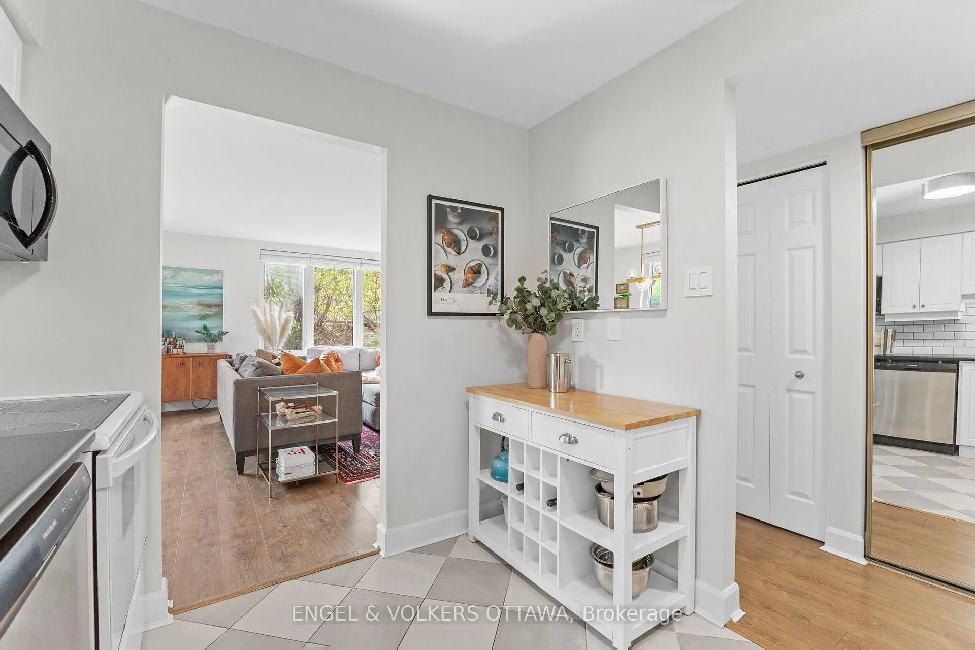 Photo 6 of Unit 101, 800 Mckellar Avenue, Ottawa, Carlingwood — HOMEH