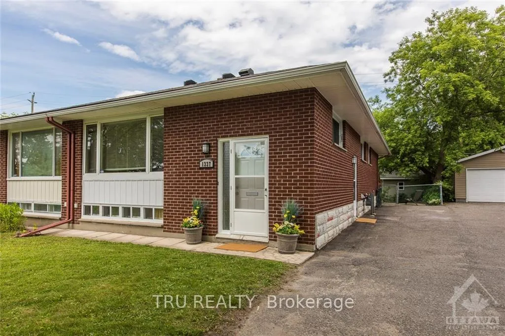 Photo 2 of Unit A, 1337 Bloomsbury Crescent, Ottawa, Parkway Park — HOMEH