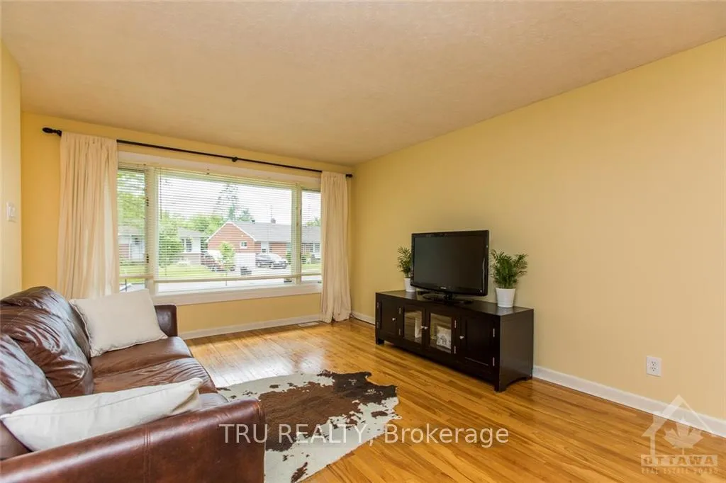 Photo 3 of Unit A, 1337 Bloomsbury Crescent, Ottawa, Parkway Park — HOMEH