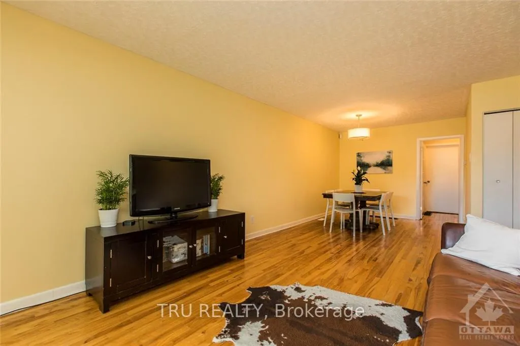 Photo 4 of Unit A, 1337 Bloomsbury Crescent, Ottawa, Parkway Park — HOMEH