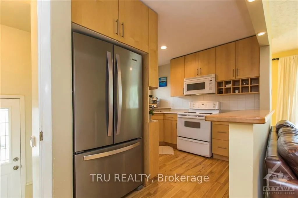 Photo 9 of Unit A, 1337 Bloomsbury Crescent, Ottawa, Parkway Park — HOMEH