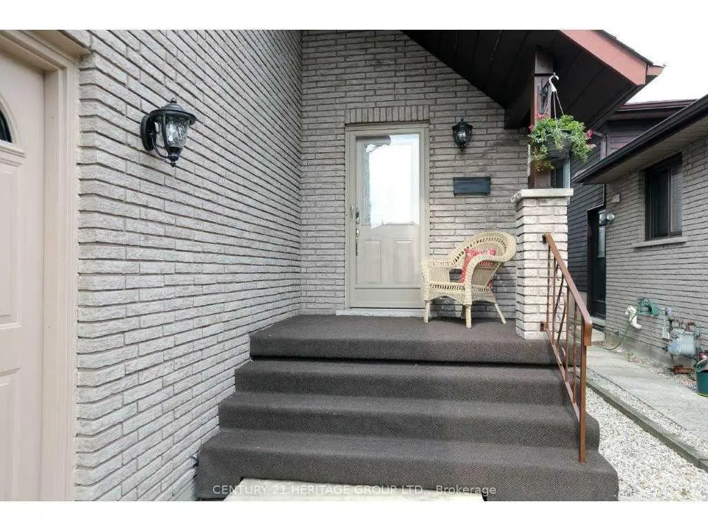 Photo 2 of 42 Millpond Place, Hamilton, Randall — HOMEH