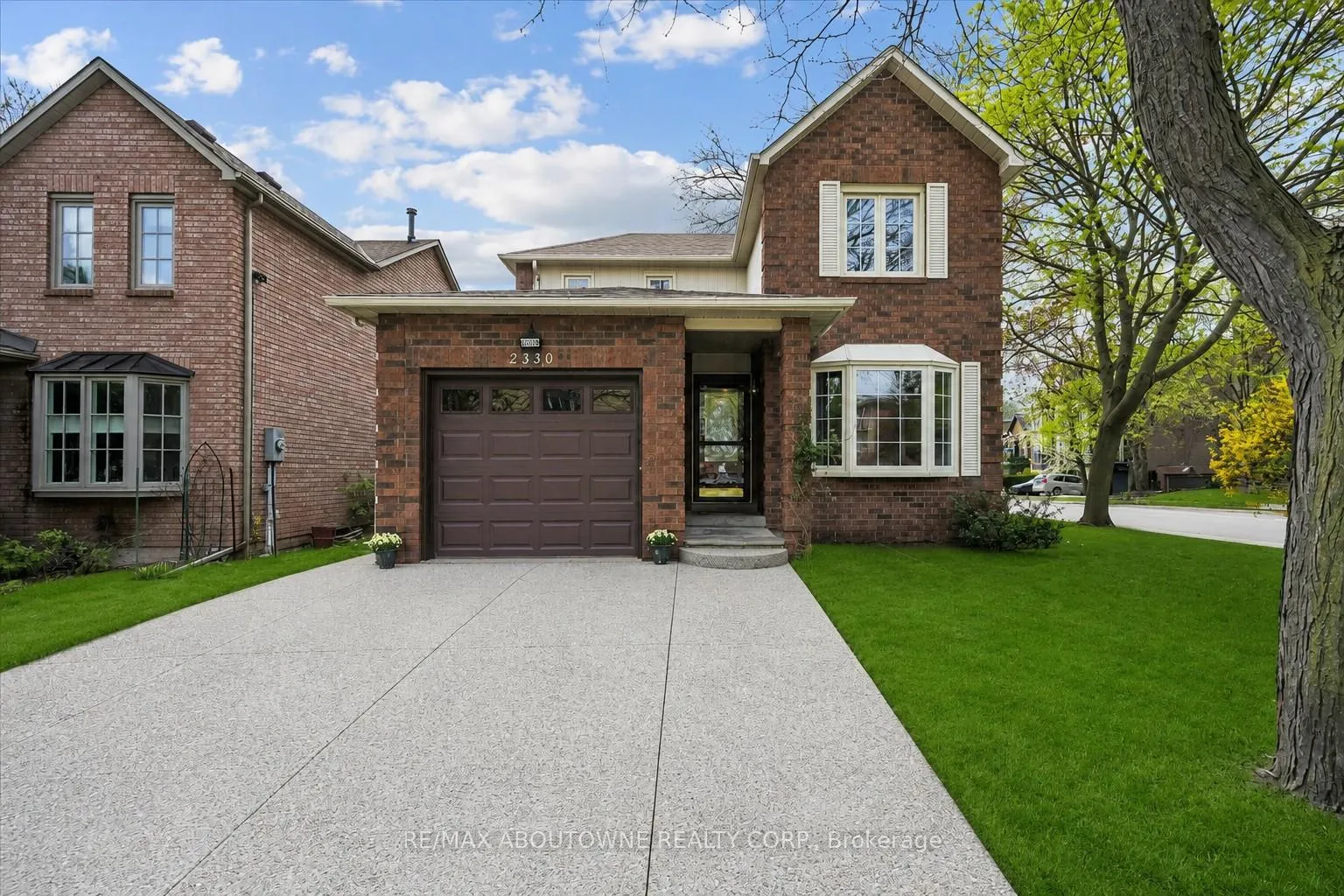 Photo 1 of 2330 Marine Drive, Oakville, Bronte — HOMEH