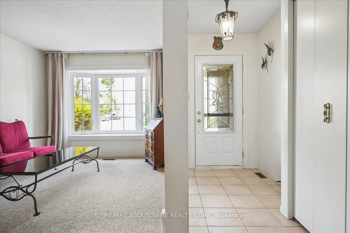 Photo 3 of 2330 Marine Drive, Oakville, Bronte — HOMEH