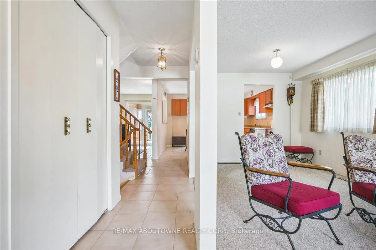 Photo 4 of 2330 Marine Drive, Oakville, Bronte — HOMEH